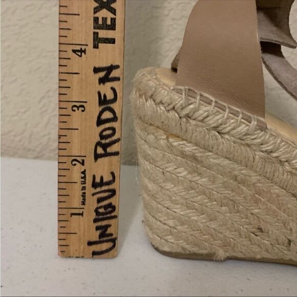 Tan wedge sandals  - Picture 5 of 6